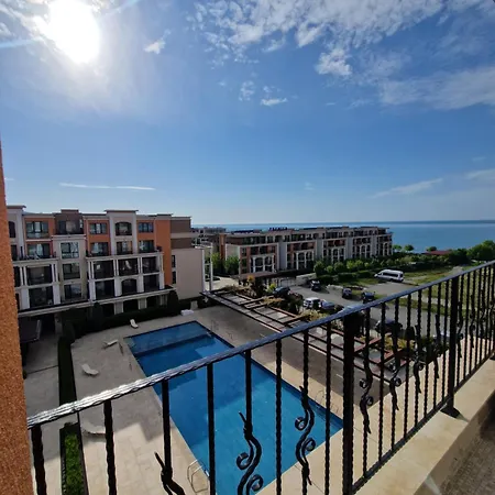 Premier With Pool & Sea View Апарт-готель