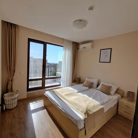 Premier With Pool & Sea View Апарт-готель 4*