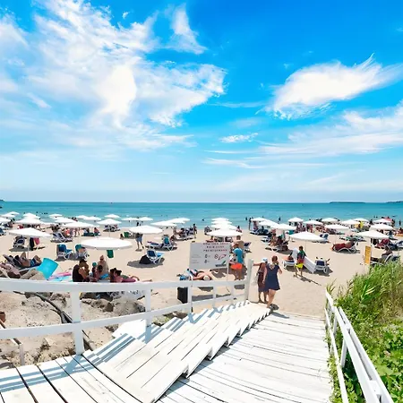 Апарт-готель Premier With Pool & Sea View 4*