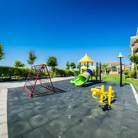 アパートホテル Premier With Pool & Sea View