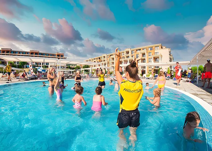 Lejlighedshotel Premier With Pool & Sea View 4*